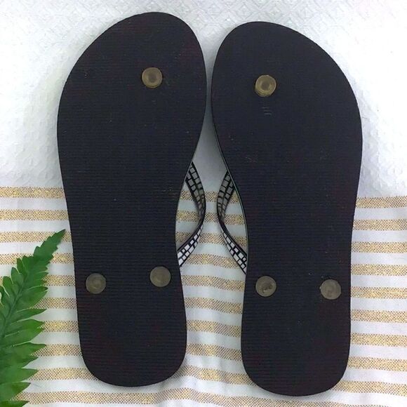 Vera Bradley Rain Forest Flip Flops - Picture 9 of 10